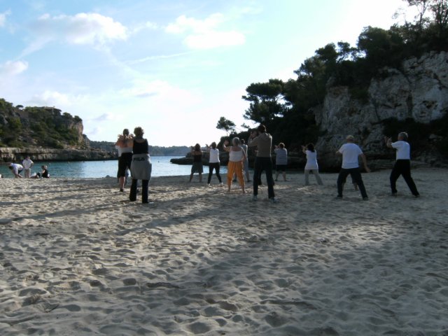 taichiqigong_auf_mallorca_meeresbucht_3.jpg