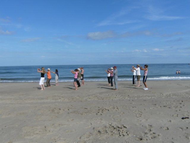 taichiundqigongbungenamstrand1.jpg