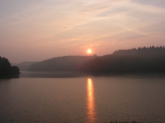 sonnenaufgangberderbevertalsperre.jpg